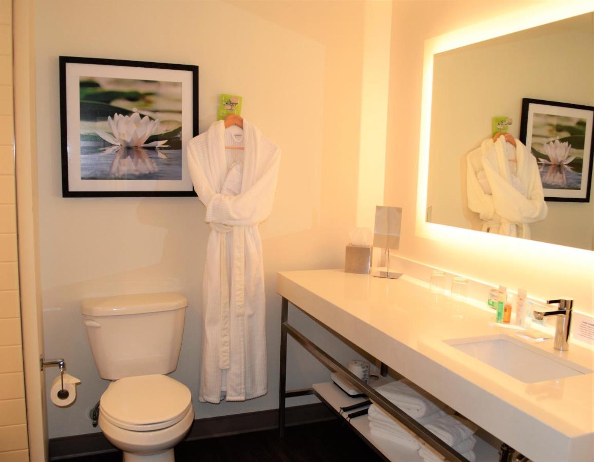 Radisson Kingswood Hotel & Suites, פרדריקטון מראה חיצוני תמונה