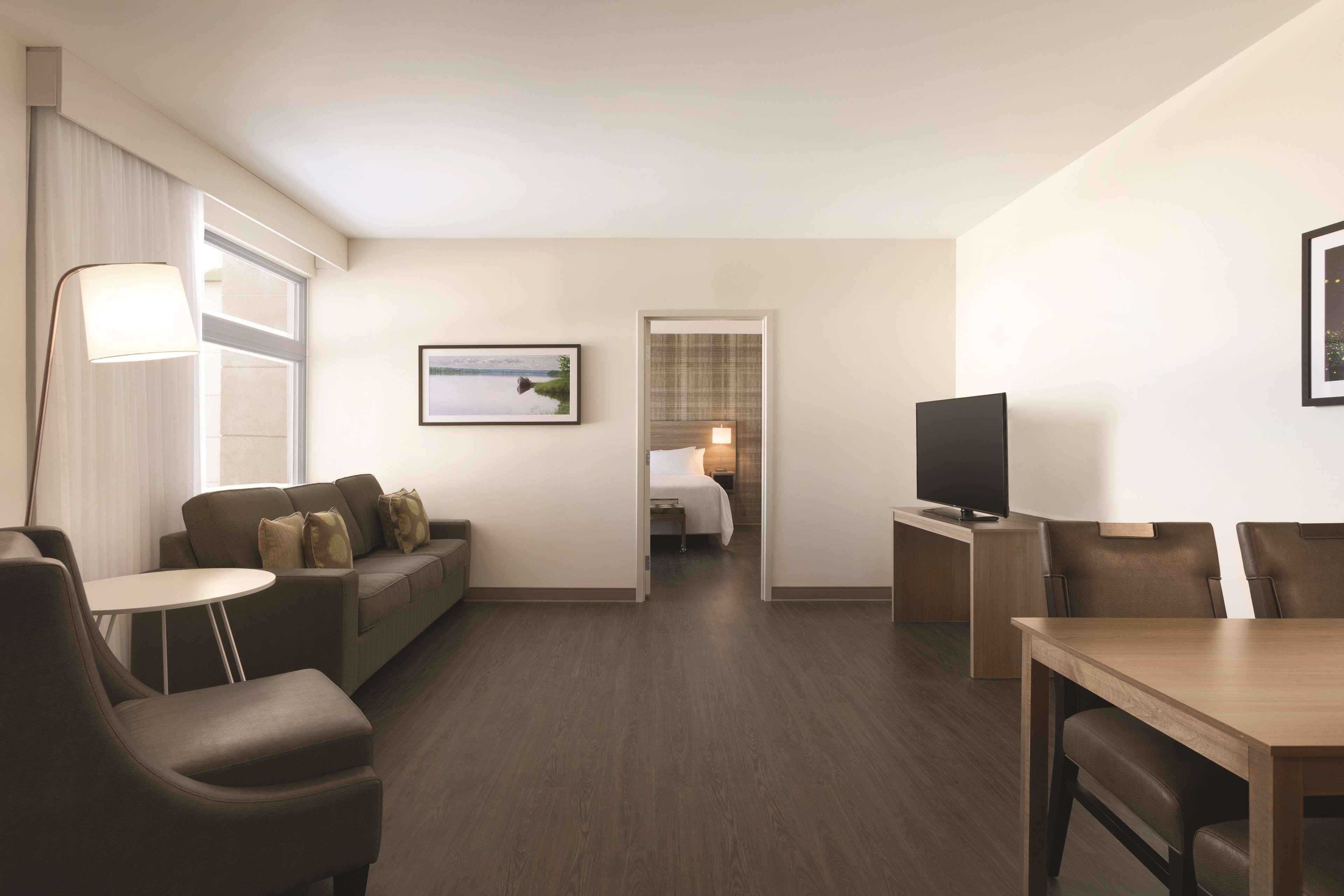 Radisson Kingswood Hotel & Suites, פרדריקטון מראה חיצוני תמונה
