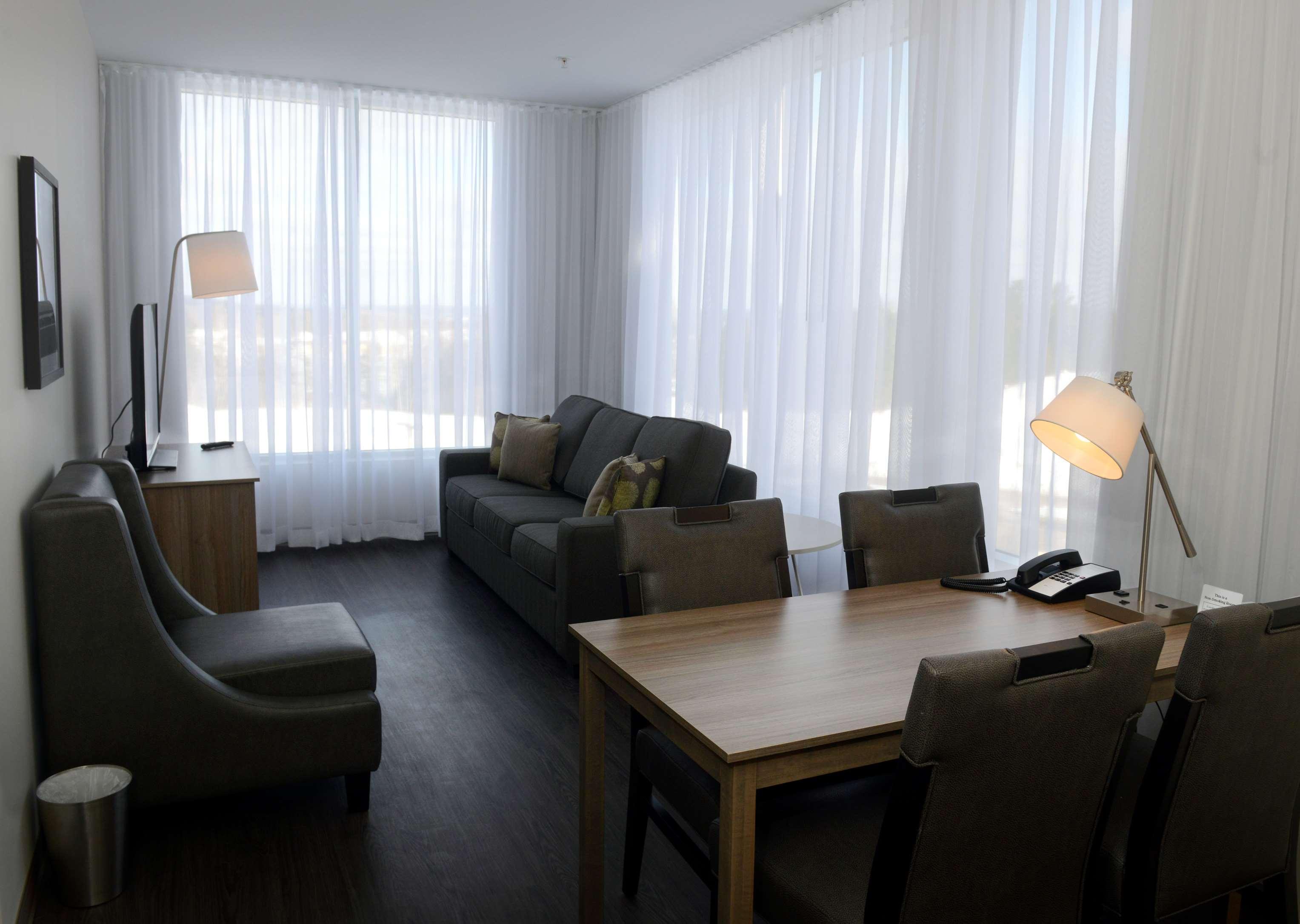 Radisson Kingswood Hotel & Suites, פרדריקטון מראה חיצוני תמונה