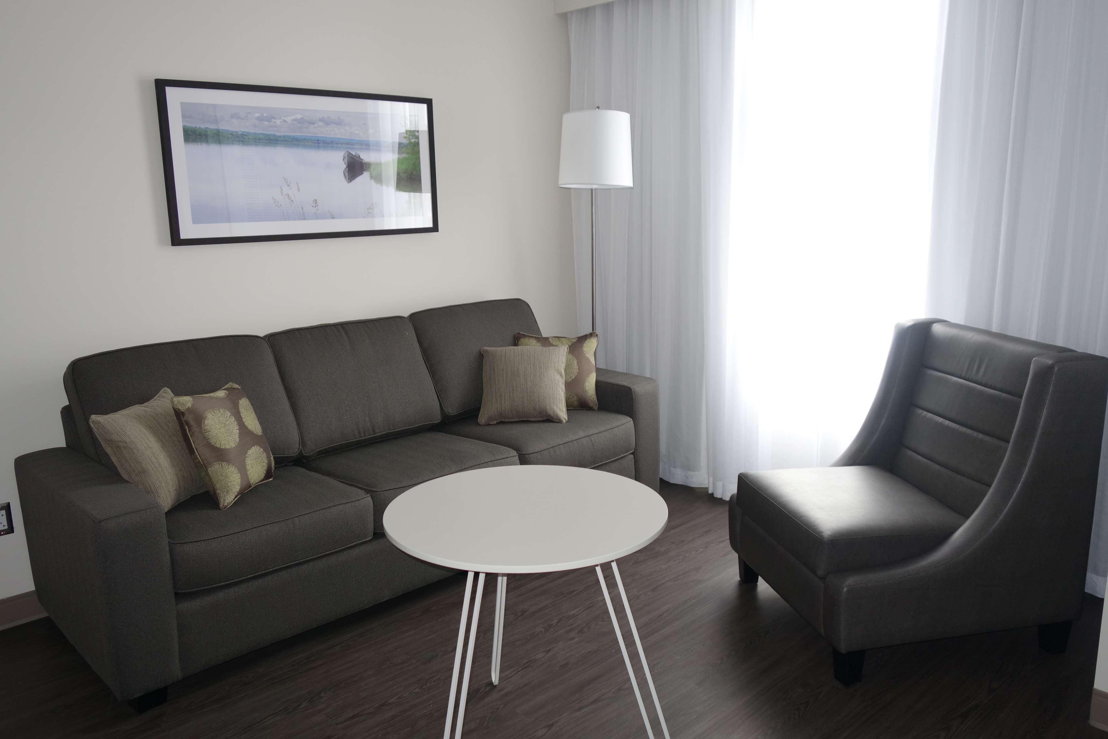 Radisson Kingswood Hotel & Suites, פרדריקטון מראה חיצוני תמונה