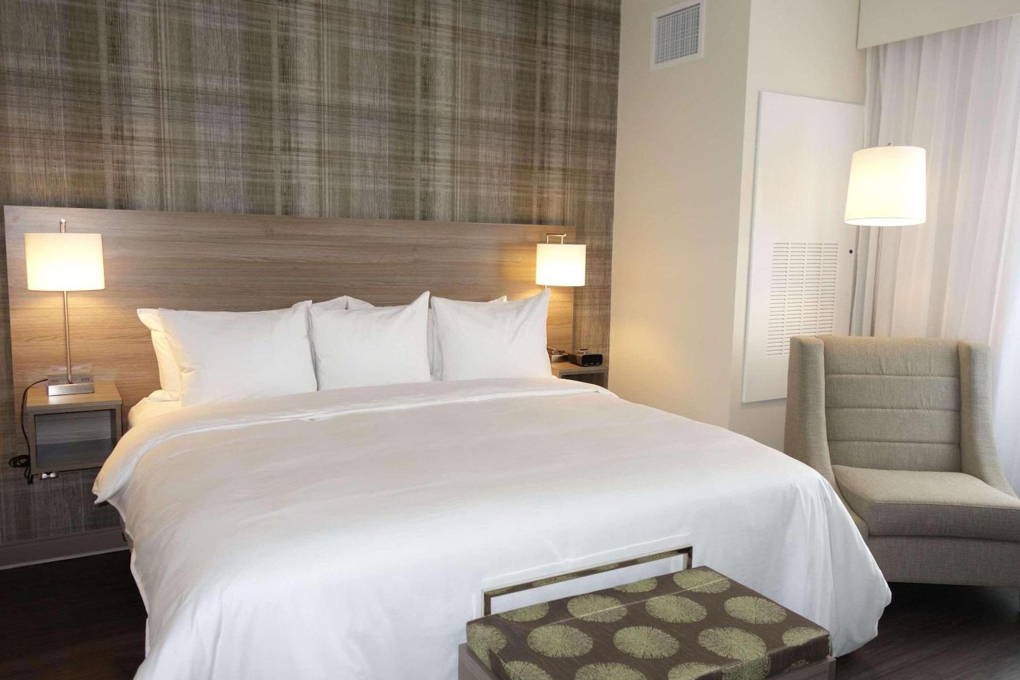 Radisson Kingswood Hotel & Suites, פרדריקטון מראה חיצוני תמונה