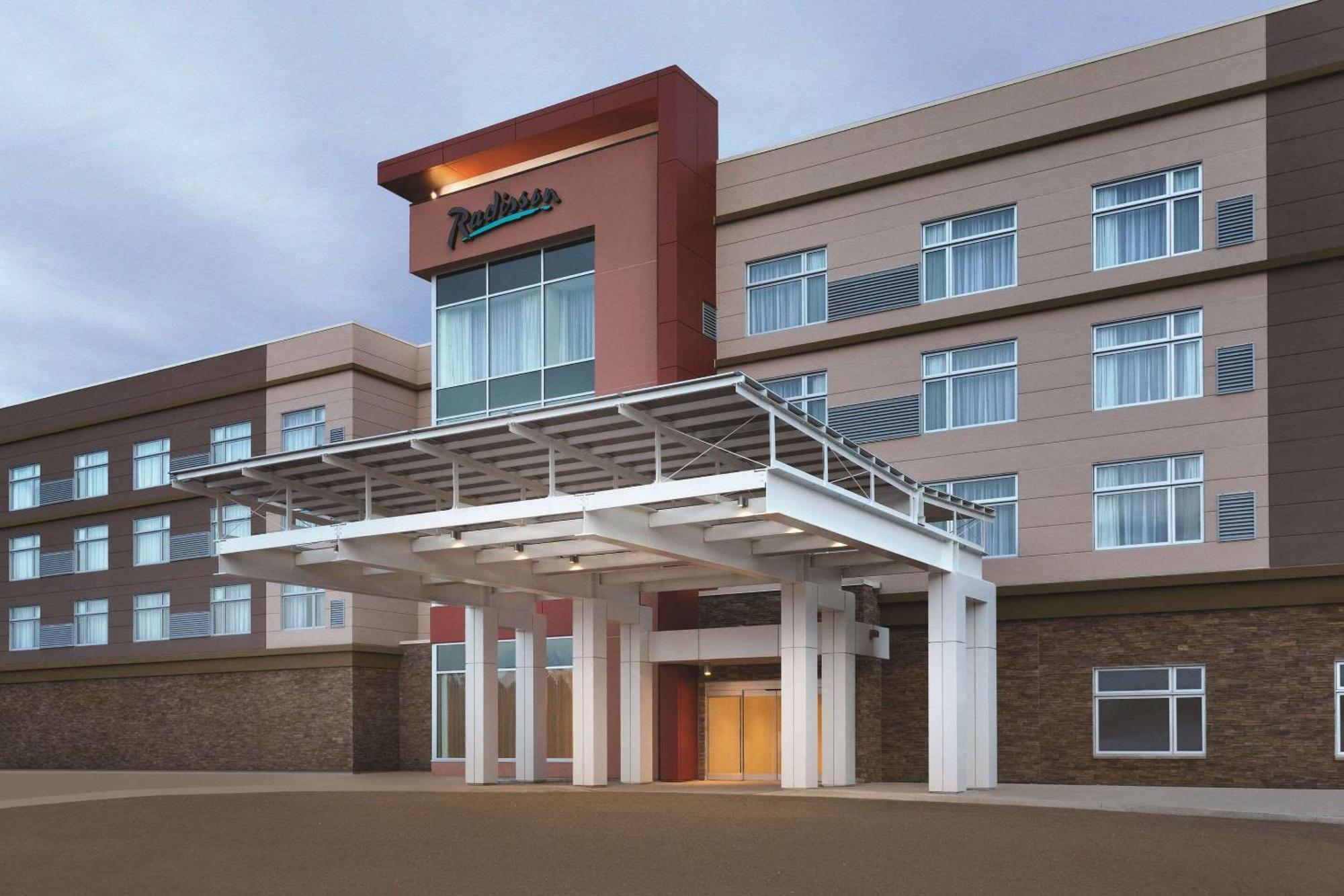 Radisson Kingswood Hotel & Suites, פרדריקטון מראה חיצוני תמונה